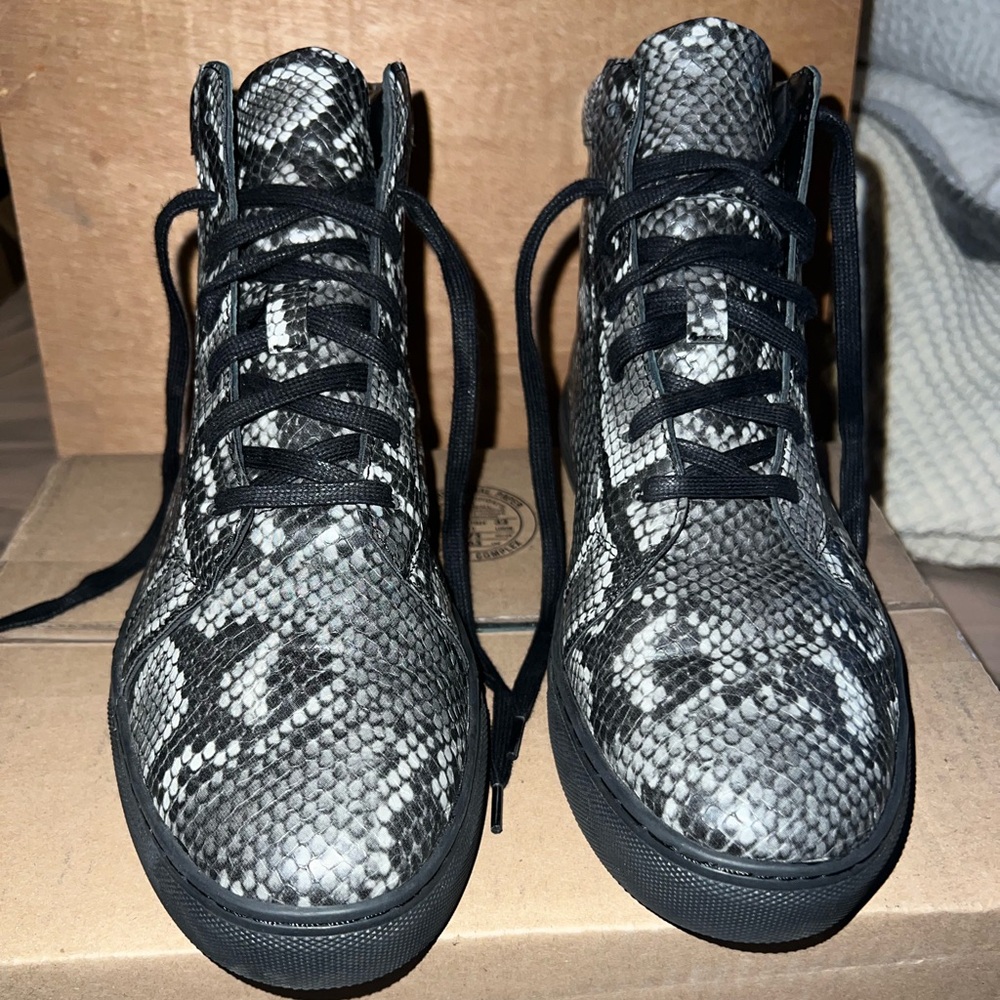 Maison Forte Odesa‎ High-top embossed Snakeskin Print Sneakers Size 8.5 EUC!
